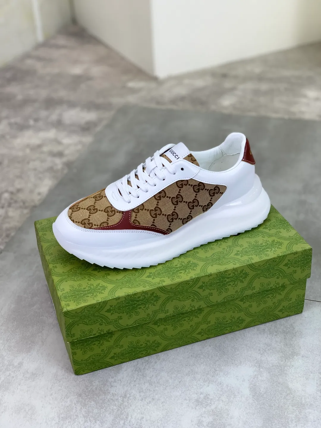 Men's shoes 💰P460💰【New model】🆘 The latest model from Gucci official website🎁Classic casual and fashionable men's shoes👟Best model💥The style is simple and elegant, exclusive for trendy men. Unique official website latest brand elements👑Gucci original decoration, fashionable and generous, the fabric is made of original soft calfskin➕Comfortable soft pigskin lining ✅Wear-resistant rubber outsole specified on the official website_Full of elasticity, the classic model taken at the counter 🎬Color: 4⃣️colors available😍Number of yards: 38-44 (45 46 customized)